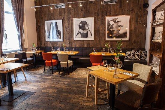 Atelier Red & Wine