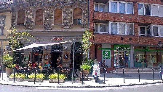 Isolabella Cafe & Pub