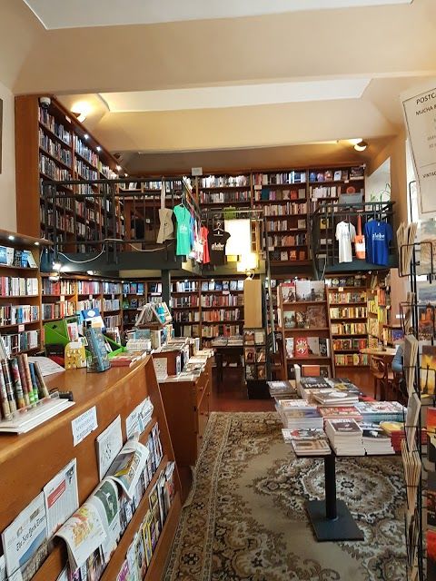 The Globe Bookstore and Cafe