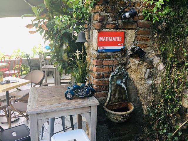 Castle Cafe & Bar