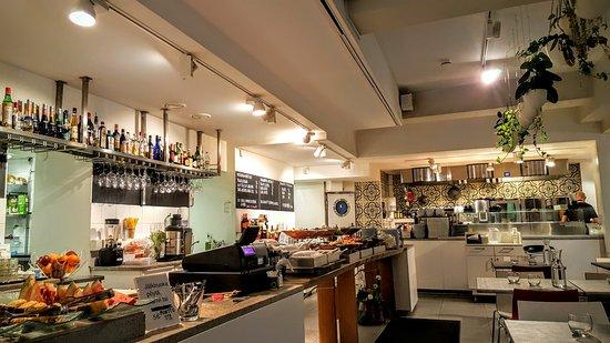 Vivo's Deli Roba