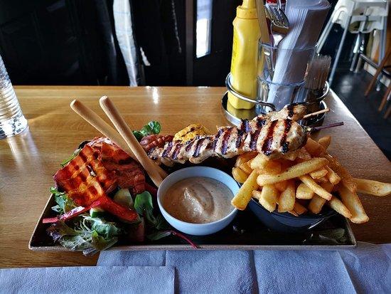 Tre Stuer og Bar