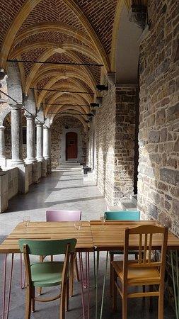 Le Cloître