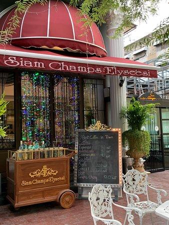 Siam Champss Wood Bar and Cafe