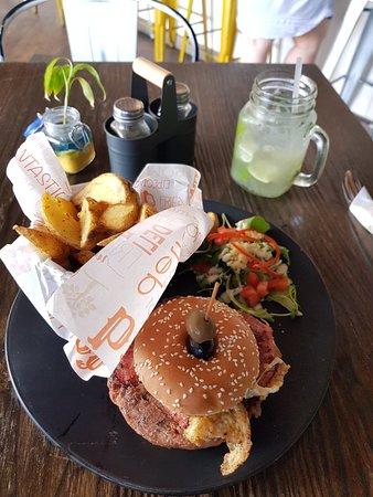 Uno Bistro Lounge