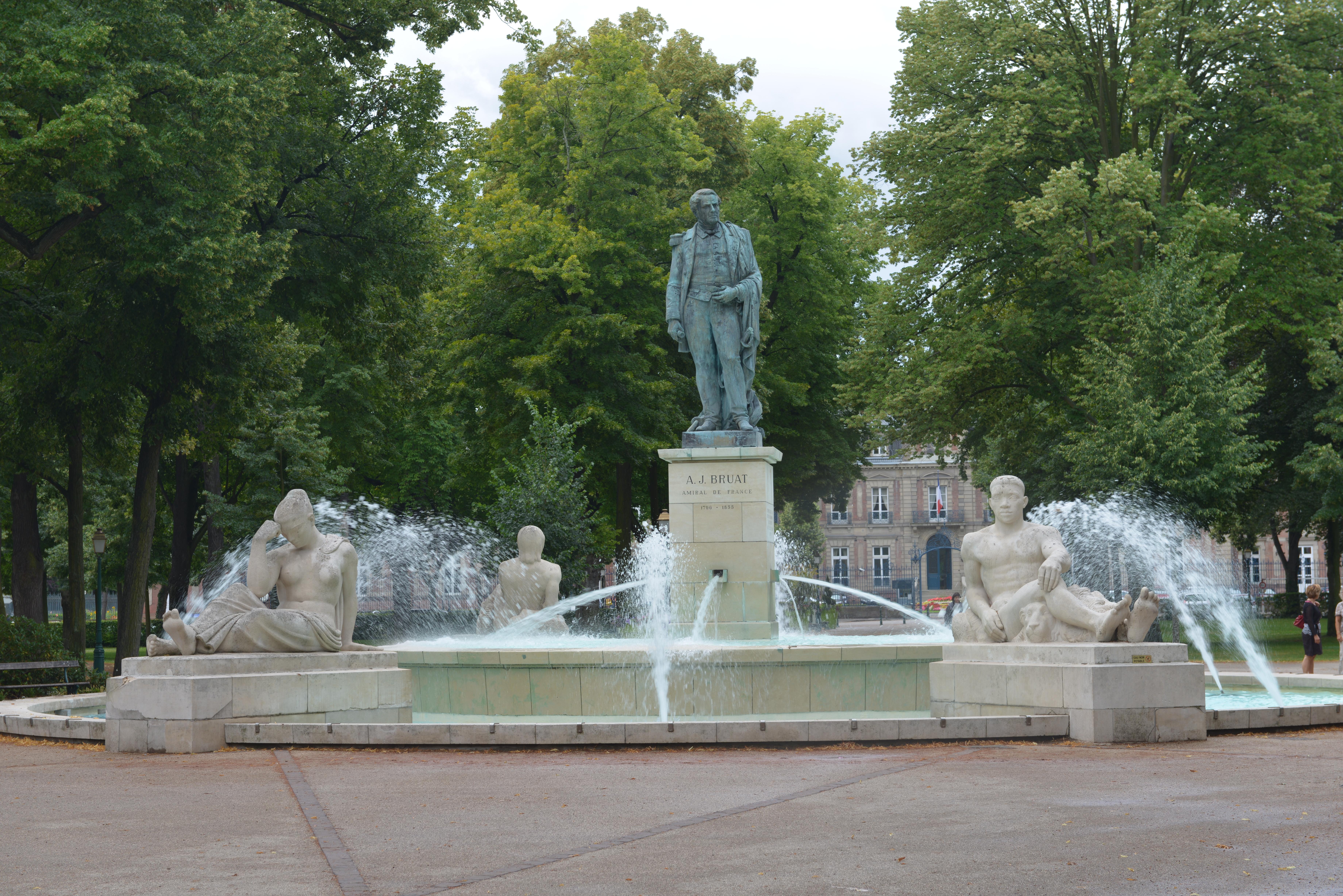 Statue d'Armand Joseph Bruat
