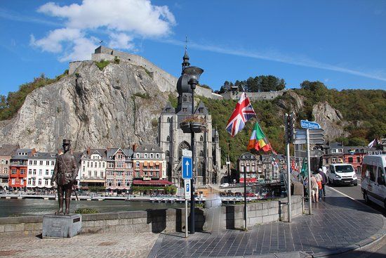Charles de Gaulle Statue