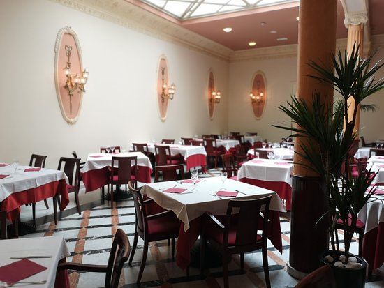 La Lluna Restaurant