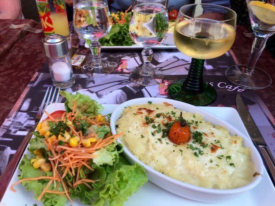 Des Lys Cafe'